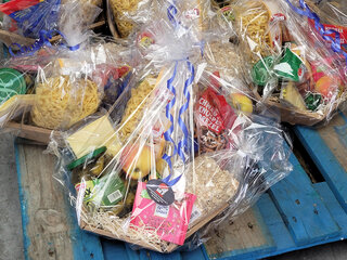 Palette mit Geschenkkoerben | © Brugger GmbH