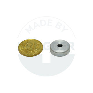 Topfmagnet aus Hartferrit  Stahlgehäuse mit Bohrung und Senkung verzinkt 16mm | © Brugger GmbH