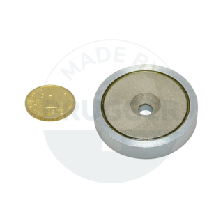 Topfmagnet aus SmCo Stahlgehäuse mit Bohrung und Senkung verzinkt bis 280°C 40mm Rückseite | © Brugger GmbH
