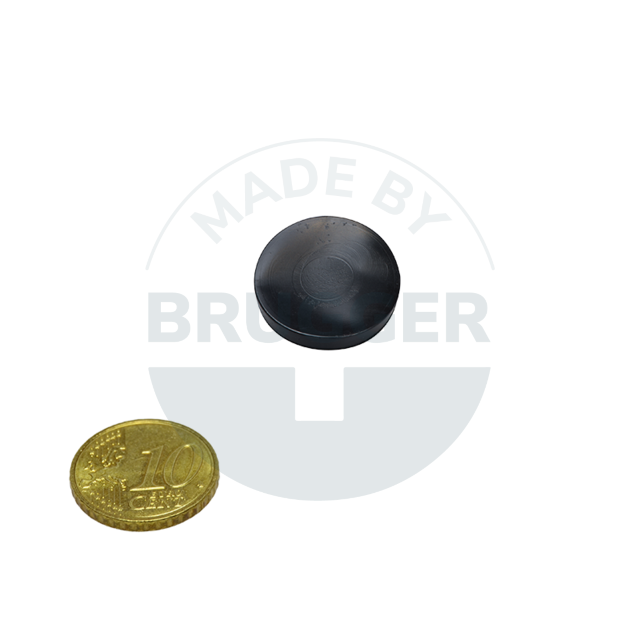 Rubber flap as protective cover for magnet systems ⌀16mm | © Brugger GmbH